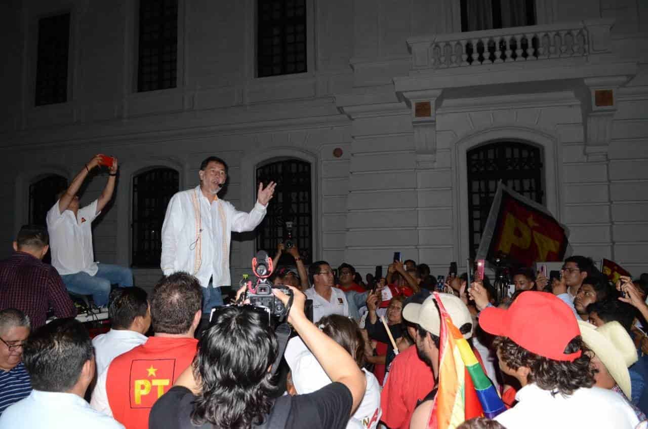 Fernández Noroña da mensaje al pueblo desde la Macroplaza de Veracruz(+Video)