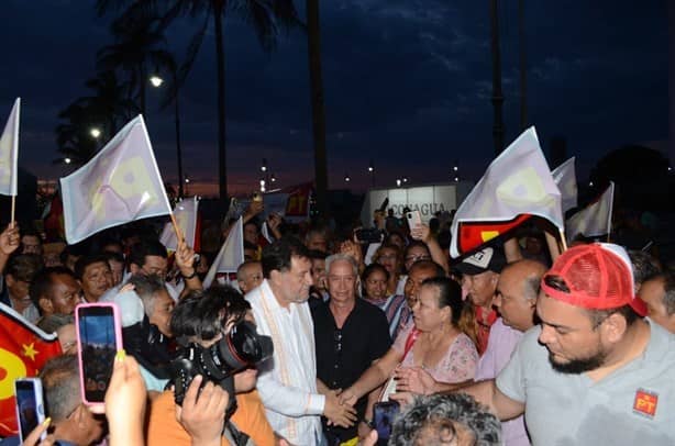 Fernández Noroña da mensaje al pueblo desde la Macroplaza de Veracruz(+Video)