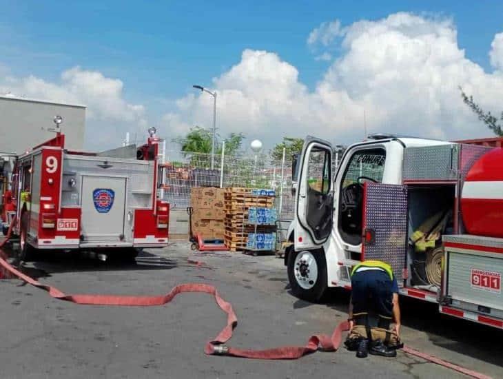 Incendio en Walmart Express de la Riviera Veracruzana moviliza corporaciones policiales