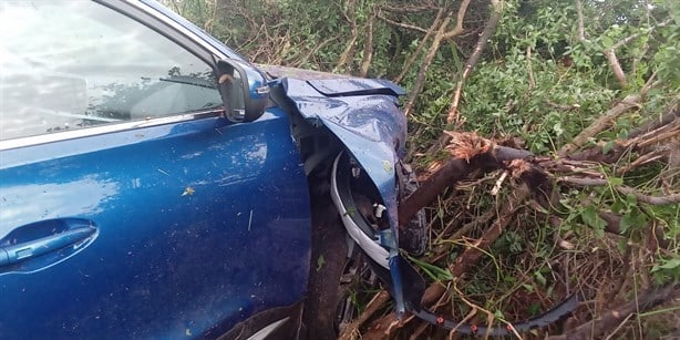 Vagoneta termina en barranco rumbo a Barrillas