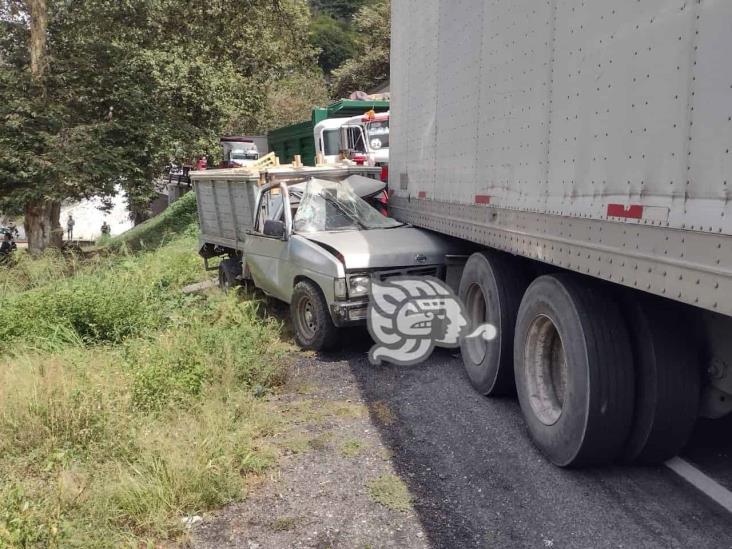 Rapiña tras accidente en la autopista Puebla-Orizaba deja caos vial