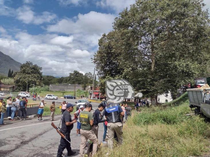 Rapiña tras accidente en la autopista Puebla-Orizaba deja caos vial