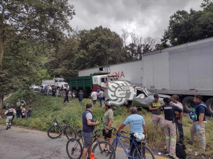 Rapiña tras accidente en la autopista Puebla-Orizaba deja caos vial