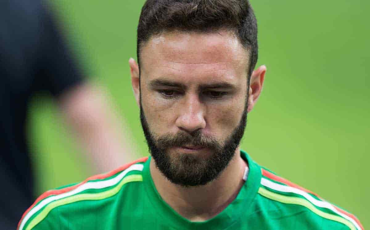 Miguel Layún condena asesinato de su familiar, maestro jubilado de la UV