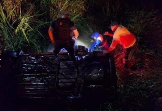 Taxista cae a un arroyo en Huatusco por conducir en estado de ebriedad