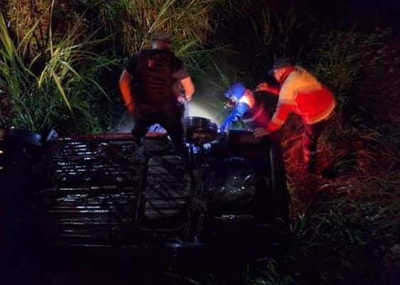 Taxista cae a un arroyo en Huatusco por conducir en estado de ebriedad