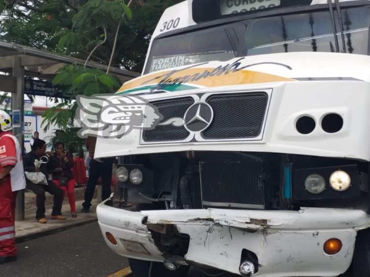 Se impactan autobuses en bulevar Córdoba-Fortín; hay 12 lesionados