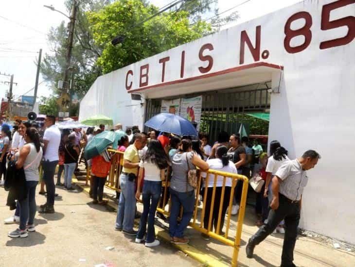 Examen de admisión en bachilleratos de Coatza; más de 800 alumnos lo presentaron