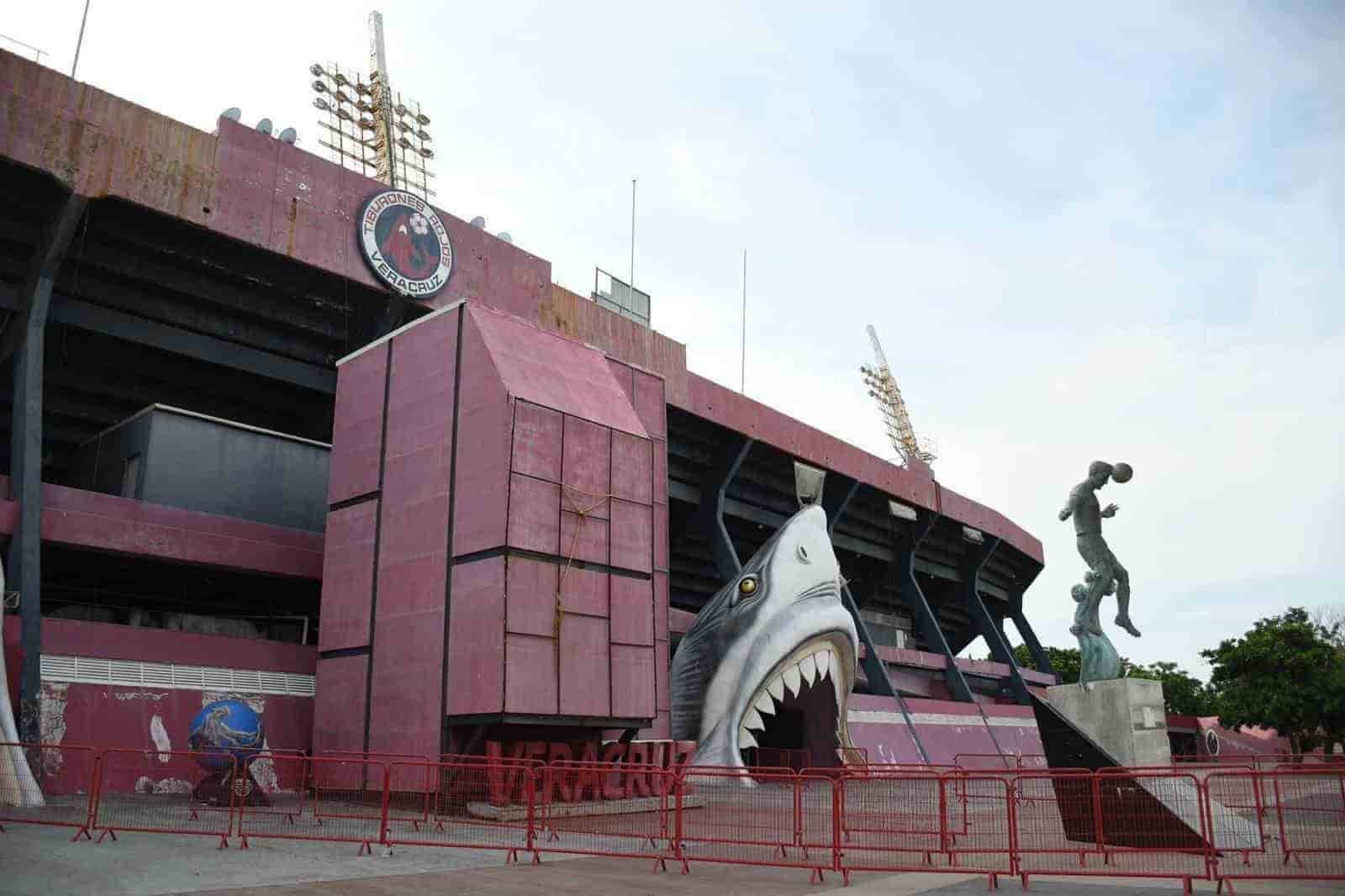 ¿Qué pasó con las cabezas de tiburón del estadio Luis “Pirata” en Veracruz?