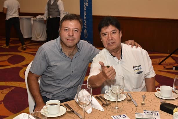 Socios de Coparmex Veracruz acuden a conferencia con Leo Zuckermann