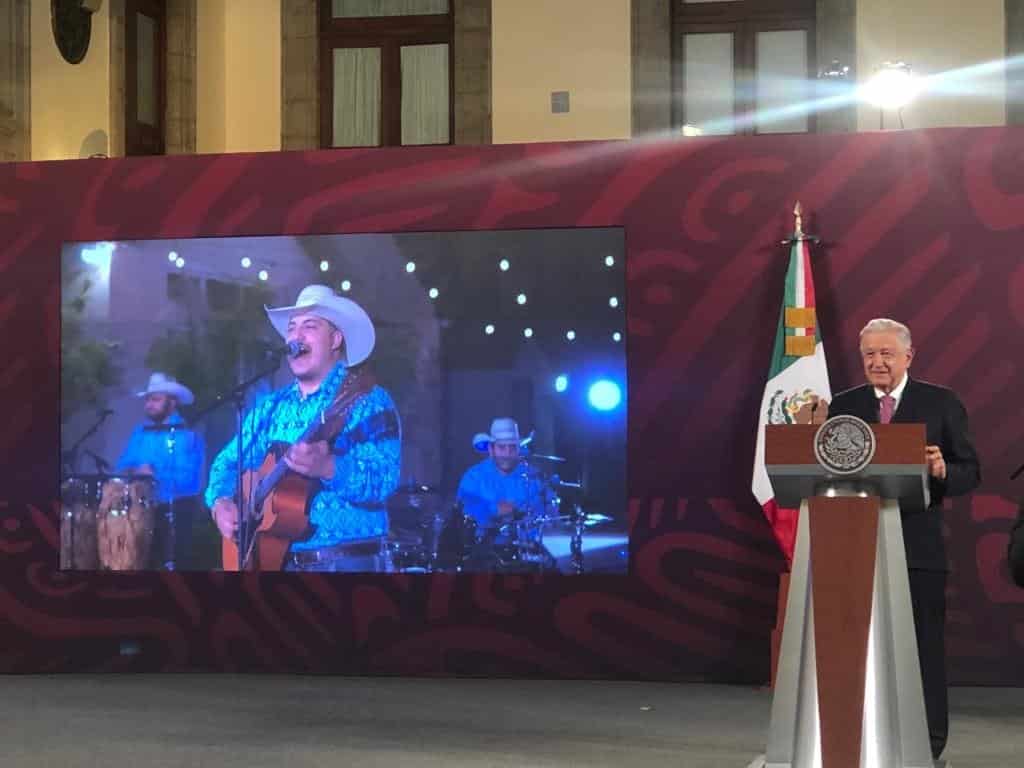 AMLO da playlist de canciones para no escuchar narcocorridos