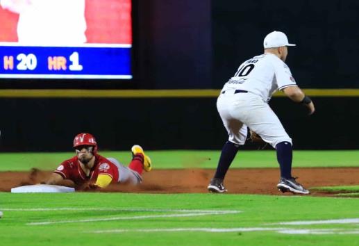 El Águila toma ventaja frente a Tigres de Quintana Roo
