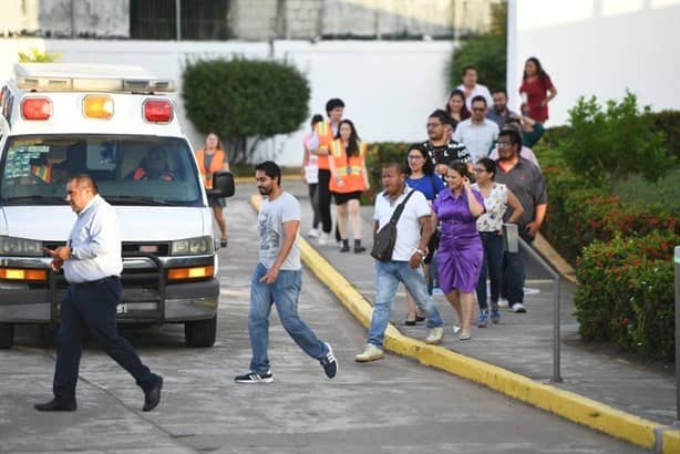 Realizan simulacro de incendio en la FGR en Veracruz | VIDEO