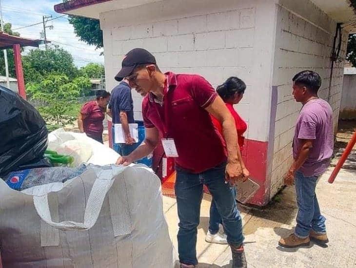 Visitan brigadistas planteles educativos para certificarlos como libres de dengue