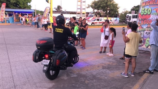 Habitantes bloquean avenida J.B. Lobos, en Veracruz; llevan 5 días sin luz | VIDEO