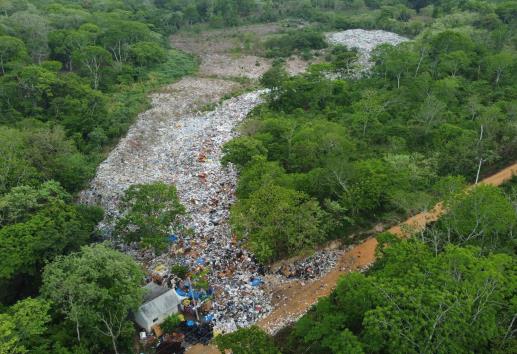 En el olvido, basurero de Sayula de Alemán; así se ve desde el aire (+Video)