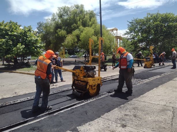 Realizan reencarpetado de vías férreas en el Fraccionamiento Geovillas del Puerto