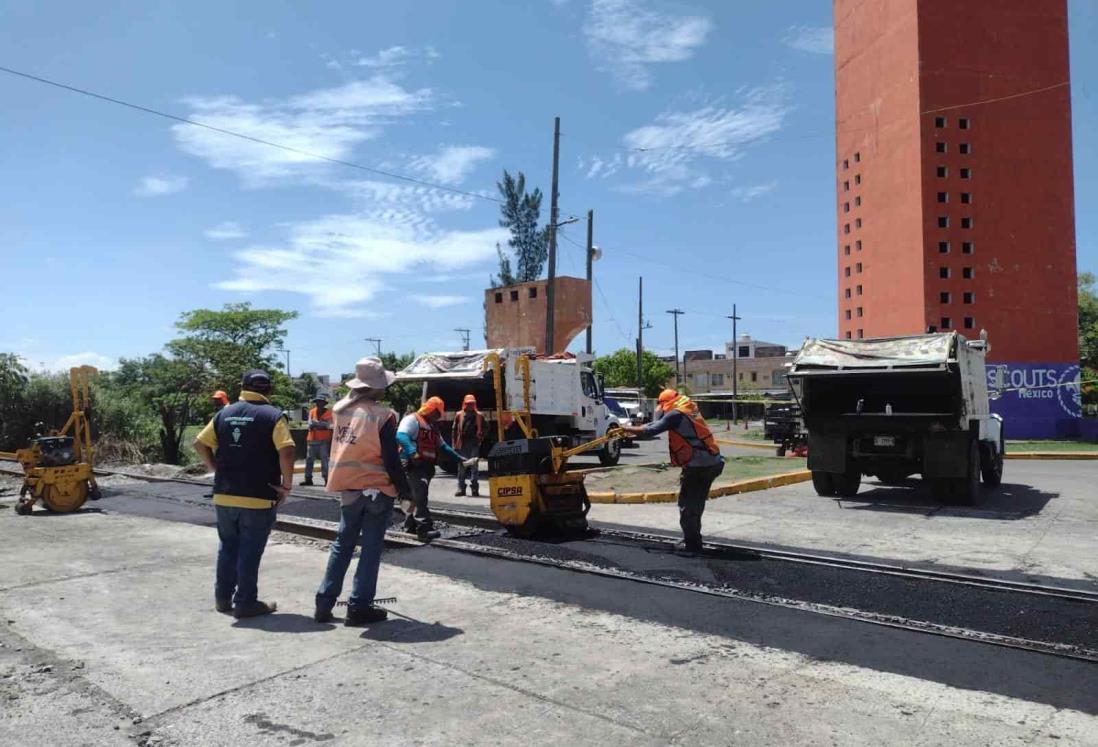 Realizan reencarpetado de vías férreas en el Fraccionamiento Geovillas del Puerto