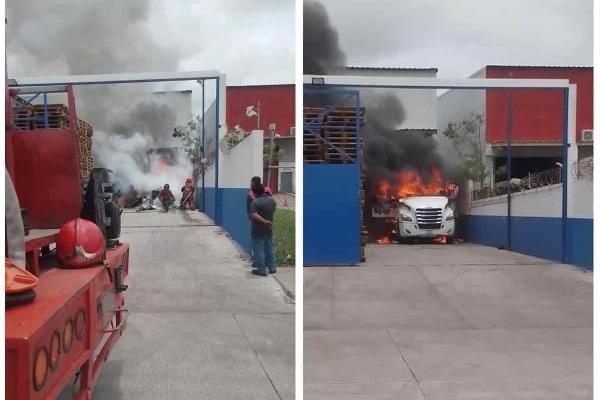 Arde camión de Lala en Veracruz