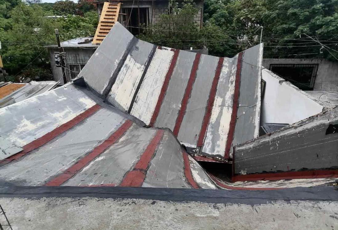 Colapsa techo de lámina en vivienda de Tarimoya, en Veracruz