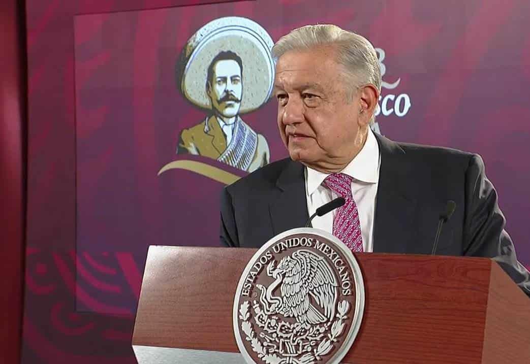 AMLO lamenta asesinato de Hipólito Mora; señala herencia violenta de Calderón