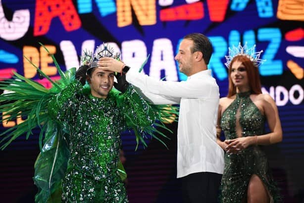 Itzel Cárdenas y Julio César El Cremas son coronados reyes de la Alegría del Carnaval de Veracruz 2023