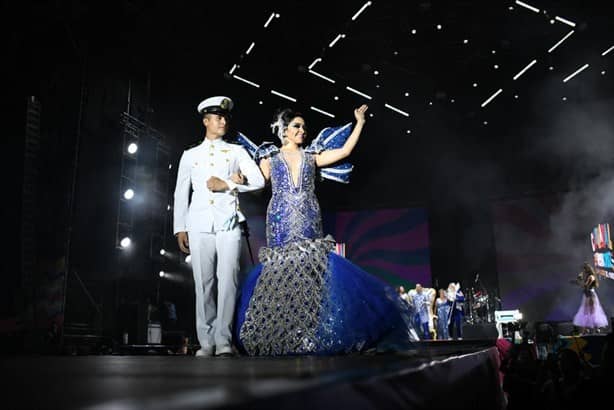 Itzel Cárdenas y Julio César El Cremas son coronados reyes de la Alegría del Carnaval de Veracruz 2023