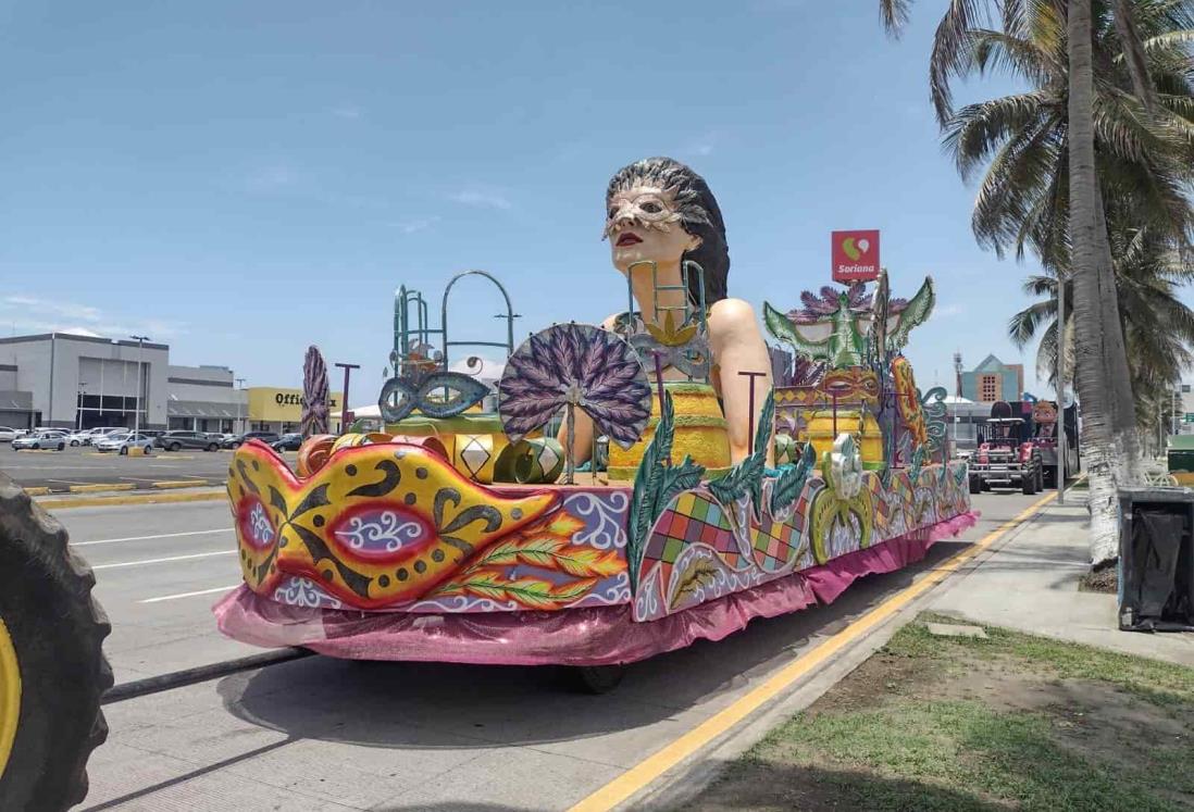 Colocan carros alegóricos sobre bulevar previo a paseos del Carnaval de Veracruz 2023 | VIDEO