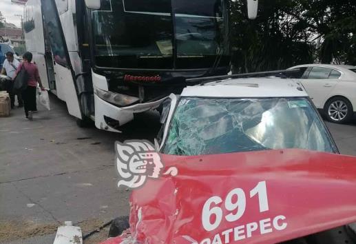 Se registra accidente múltiple en carretera de Coatepec; no hay lesionados