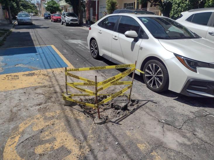 Vecinos reportan bache abandonado en el fraccionamiento Reforma