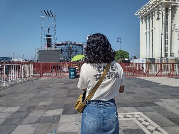 Fans madrugan para ver a Café Tacvba en primera fila en Carnaval de Veracruz