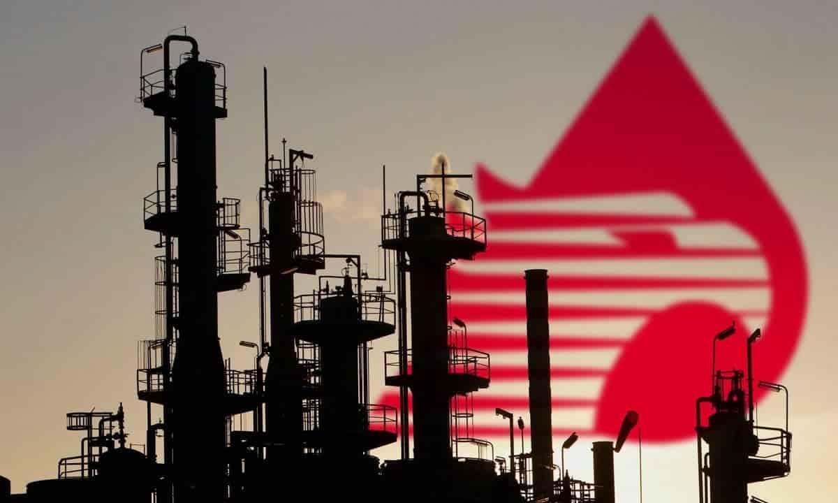 Rehabilitación de refinerías de Pemex disparó un 60% la producción: AMLO