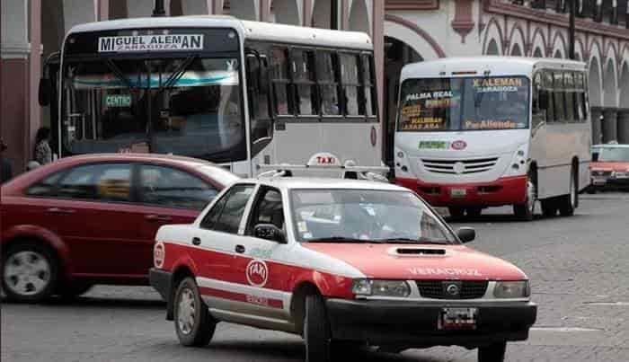 Taxistas piden a las autoridades retomar las casetas policiacas en Veracruz