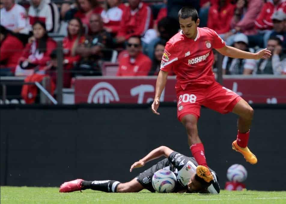 Igualan Toluca y Necaxa en el Infierno
