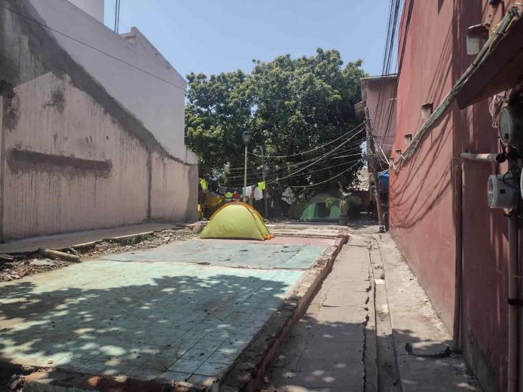 ¿Mejor que un hotel? Turistas del Carnaval de Veracruz acampan en calles de La Huaca