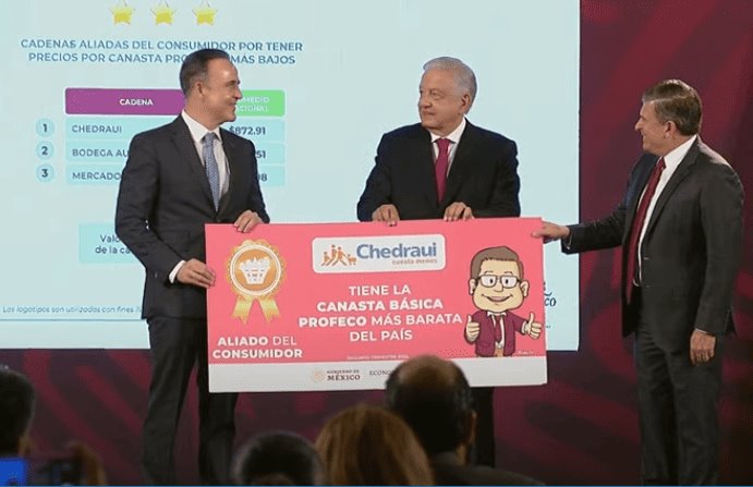 AMLO entrega reconocimiento a los mejores “aliados de los consumidores”