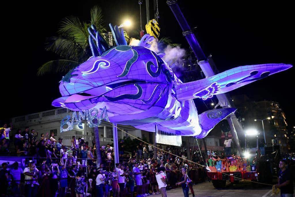 Con poca afluencia, inicia el tercer desfile del Carnaval de Veracruz 2023 | VIDEO