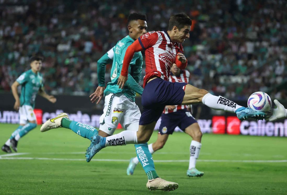 Se impone Chivas en León en cierre de la J-1