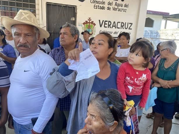 Protestan contra CAEV en Cosamaloapan; tienen varios meses sin agua