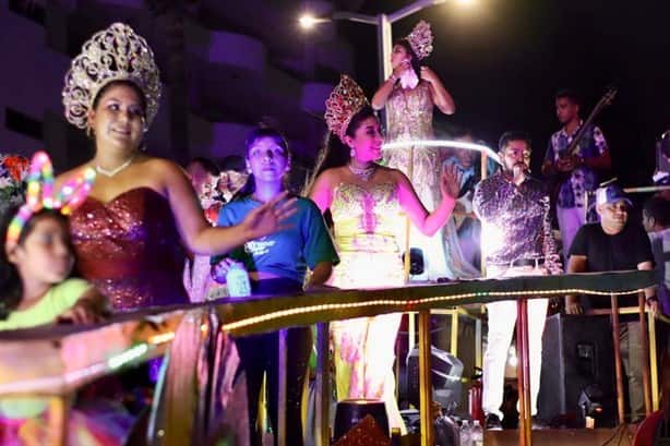 Zenyazen disfruta en familia del Carnaval de Veracruz