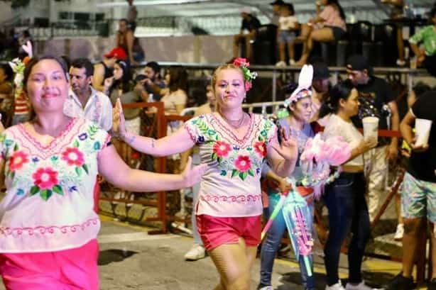 Zenyazen disfruta en familia del Carnaval de Veracruz