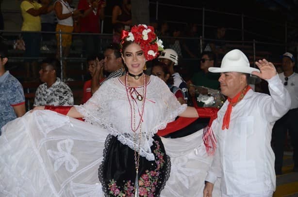 Con gradas casi vacías, inicia último desfile del Carnaval de Veracruz 2023 | VIDEO