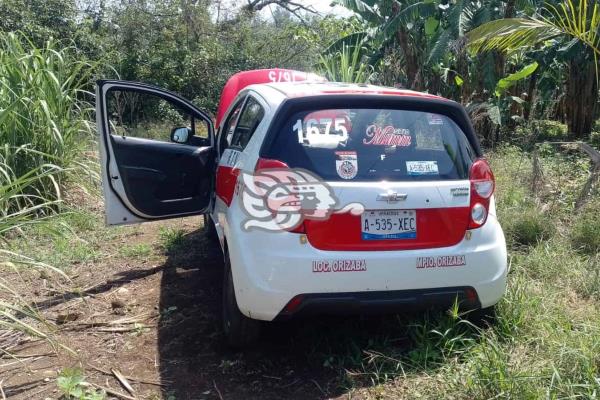 En Ixtaczoquitlán, encuentran taxi robado en Orizaba