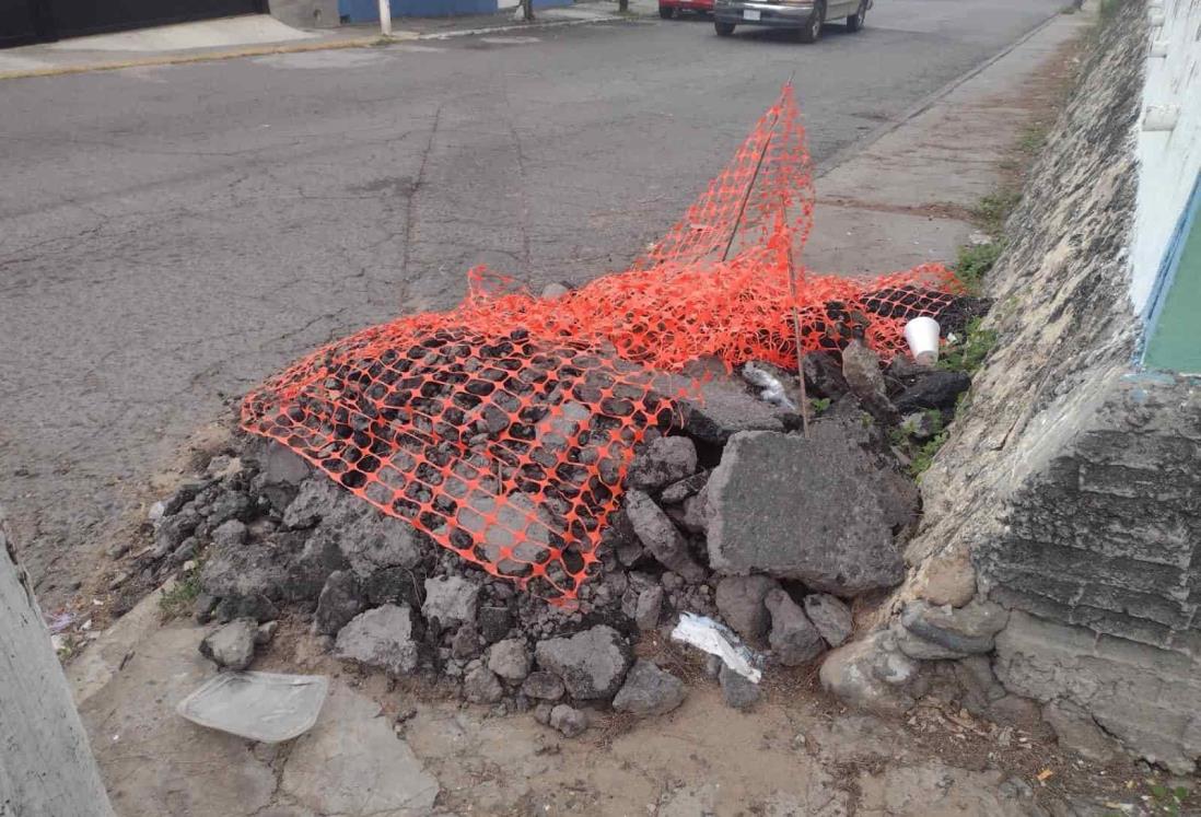 Dejan montaña de escombro en la colonia Revolución, en Boca del Río