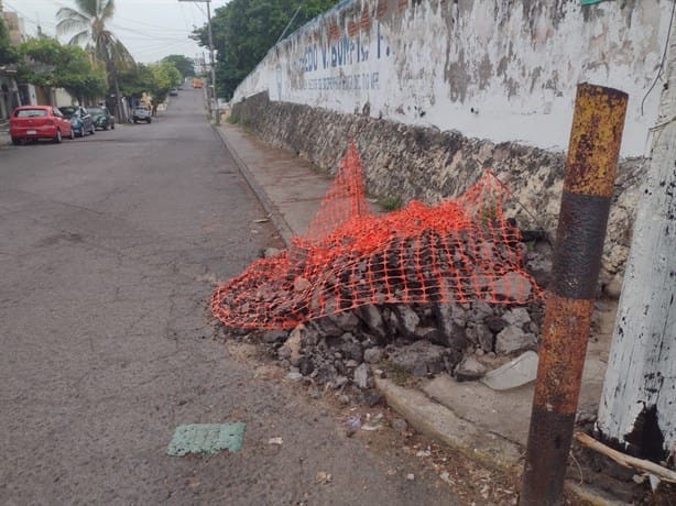 Dejan montaña de escombro en la colonia Revolución, en Boca del Río