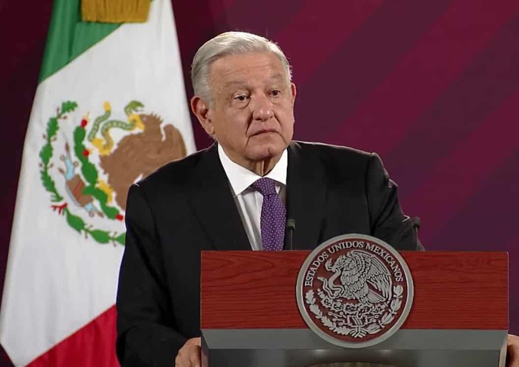 AMLO arremete contra comentaristas de Televisa