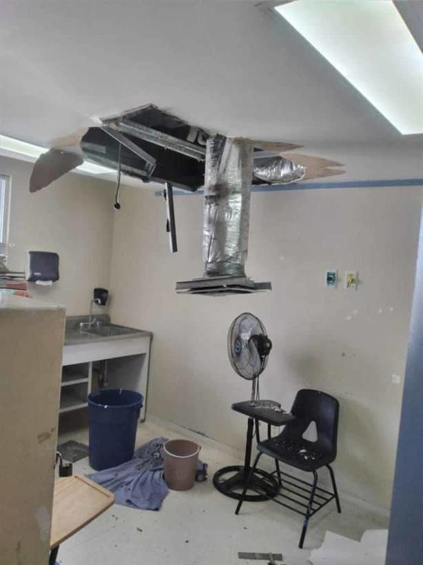Cae plafón en cuarto piso del Hospital Regional de Veracruz