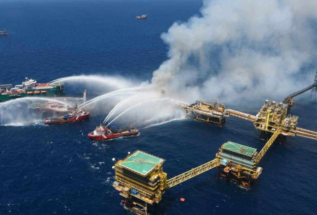 Explosión en plataforma de Pemex deja dos muertos y un desaparecido, en Campeche | VIDEO