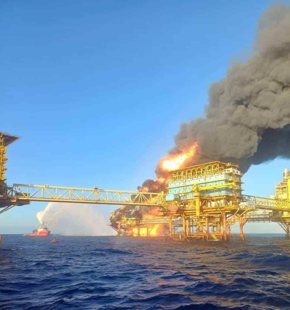 Explosión e incendio en plataforma de Pemex en Campeche deja 6 heridos | VIDEO