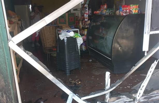 Se incendia negocio en Cardel por flamazo en tanque de gas